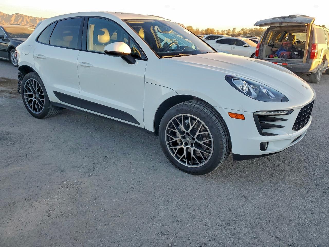 2018 PORSCHE MACAN S photo 4