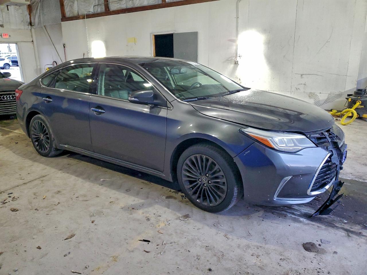 2016 TOYOTA AVALON XLE photo 4