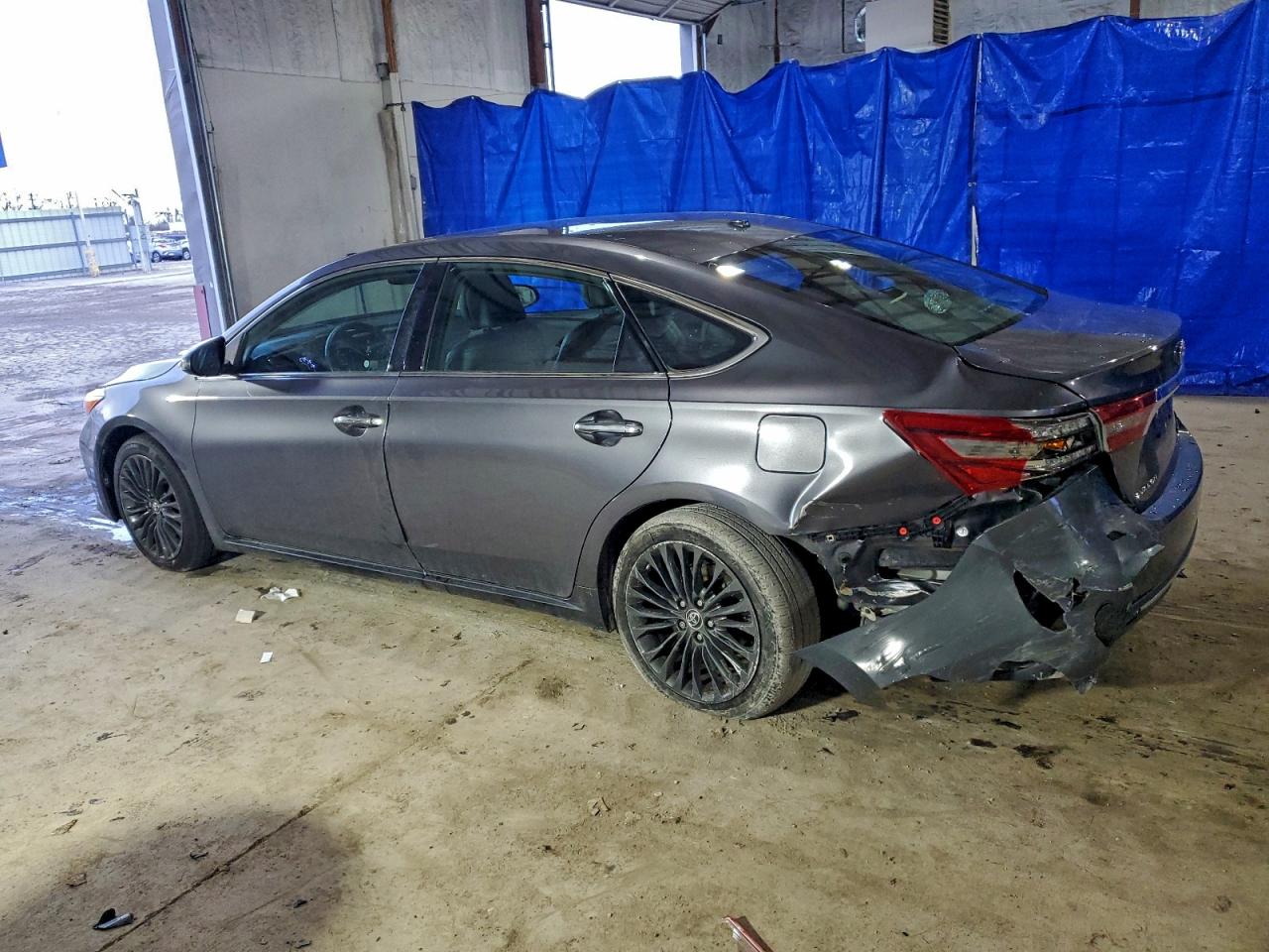 2016 TOYOTA AVALON XLE photo 2