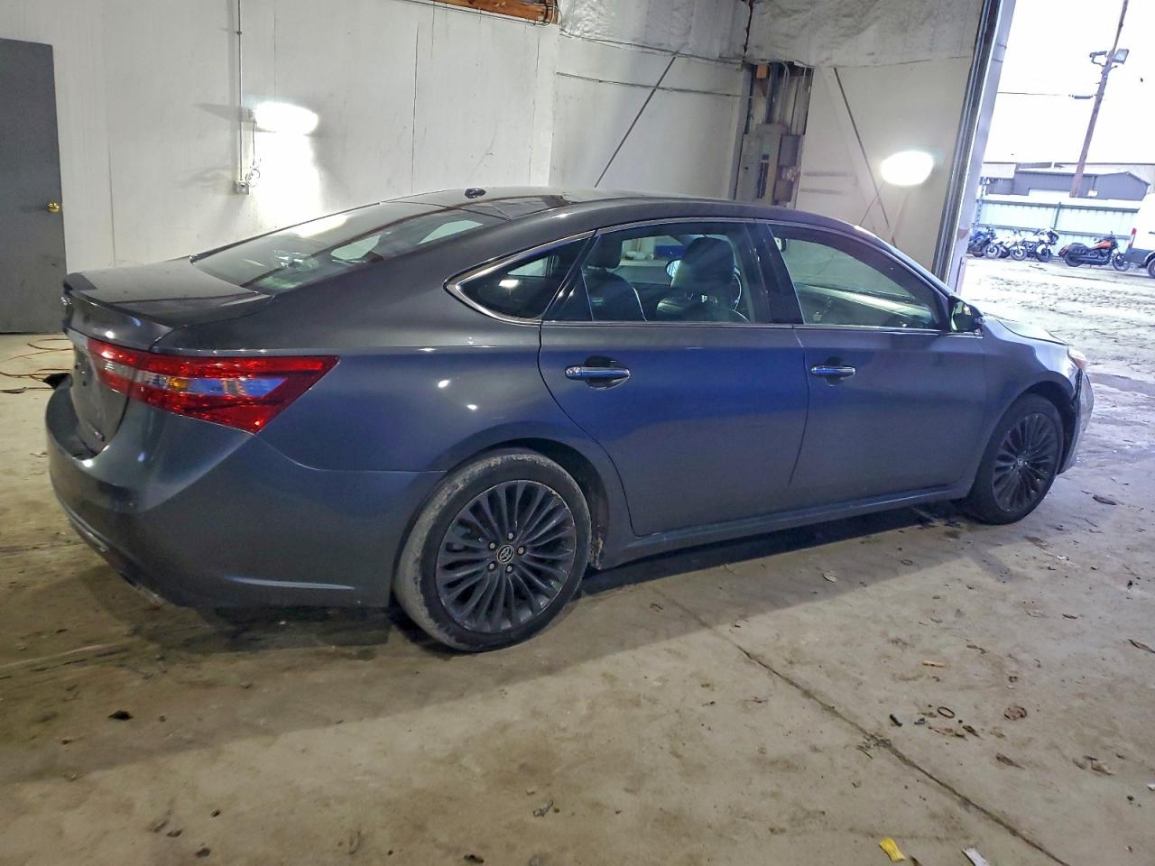 2016 TOYOTA AVALON XLE photo 3