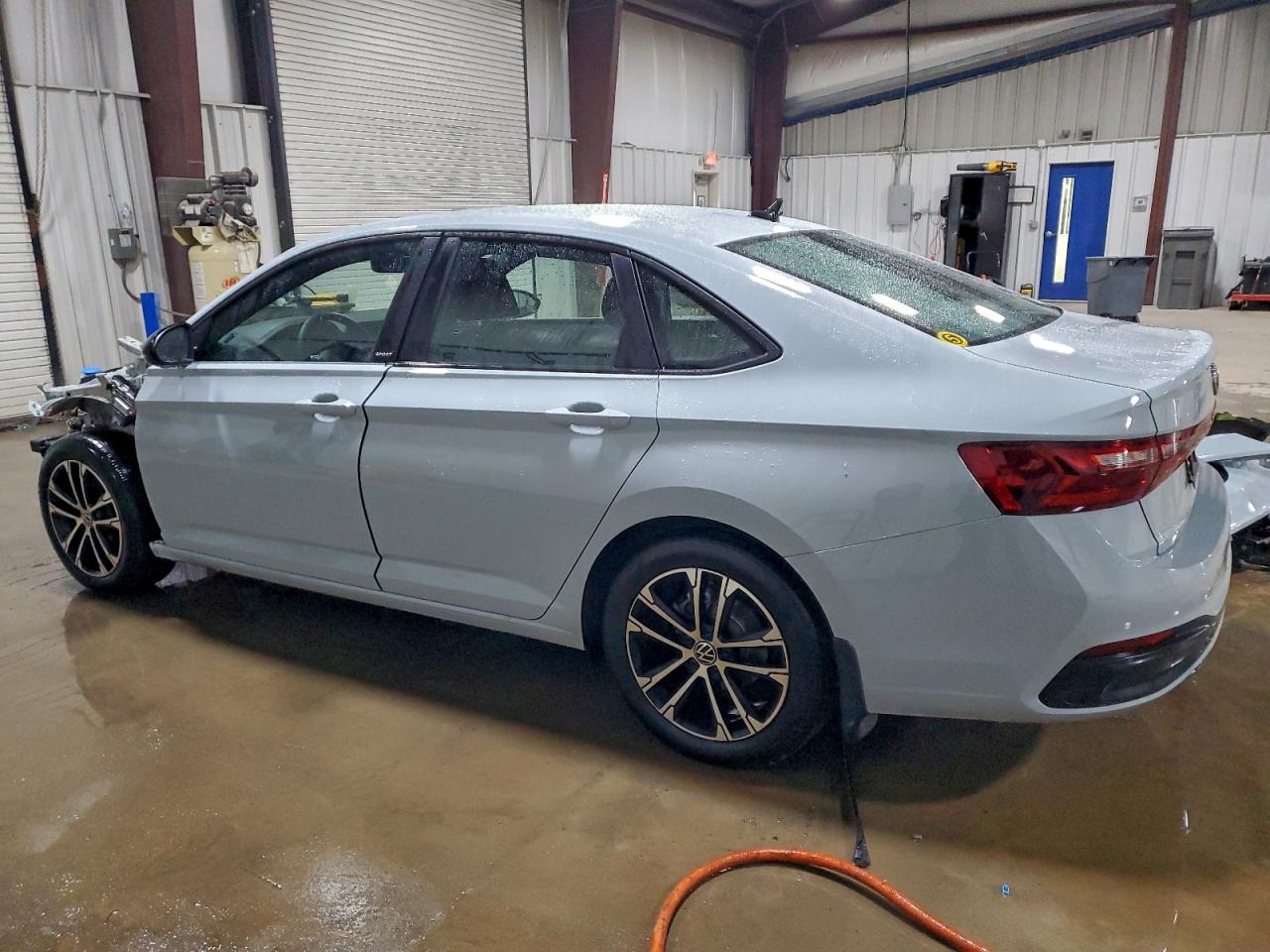 2025 VOLKSWAGEN JETTA SPORT photo 3