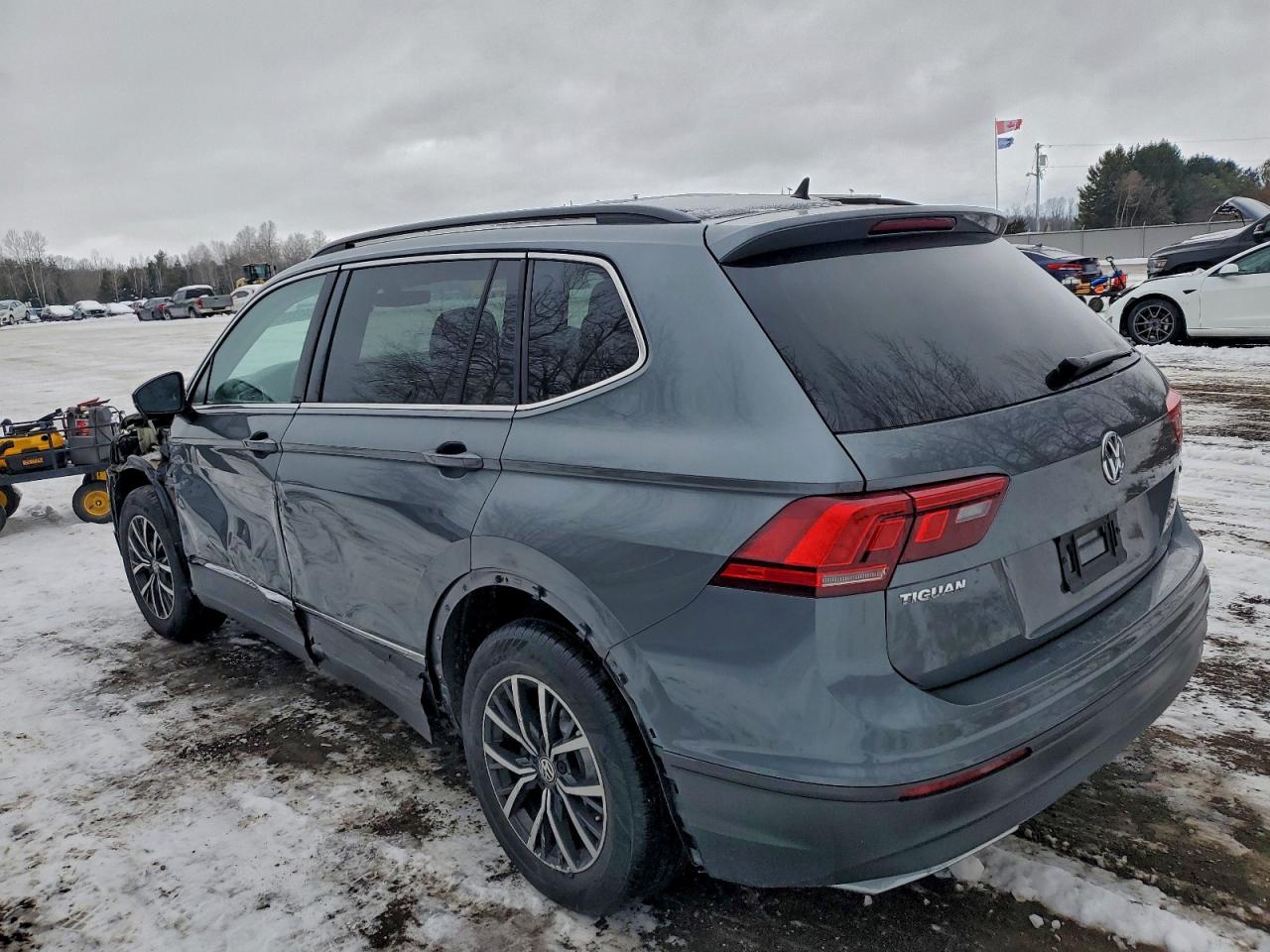 2021 VOLKSWAGEN TIGUAN SE photo 2