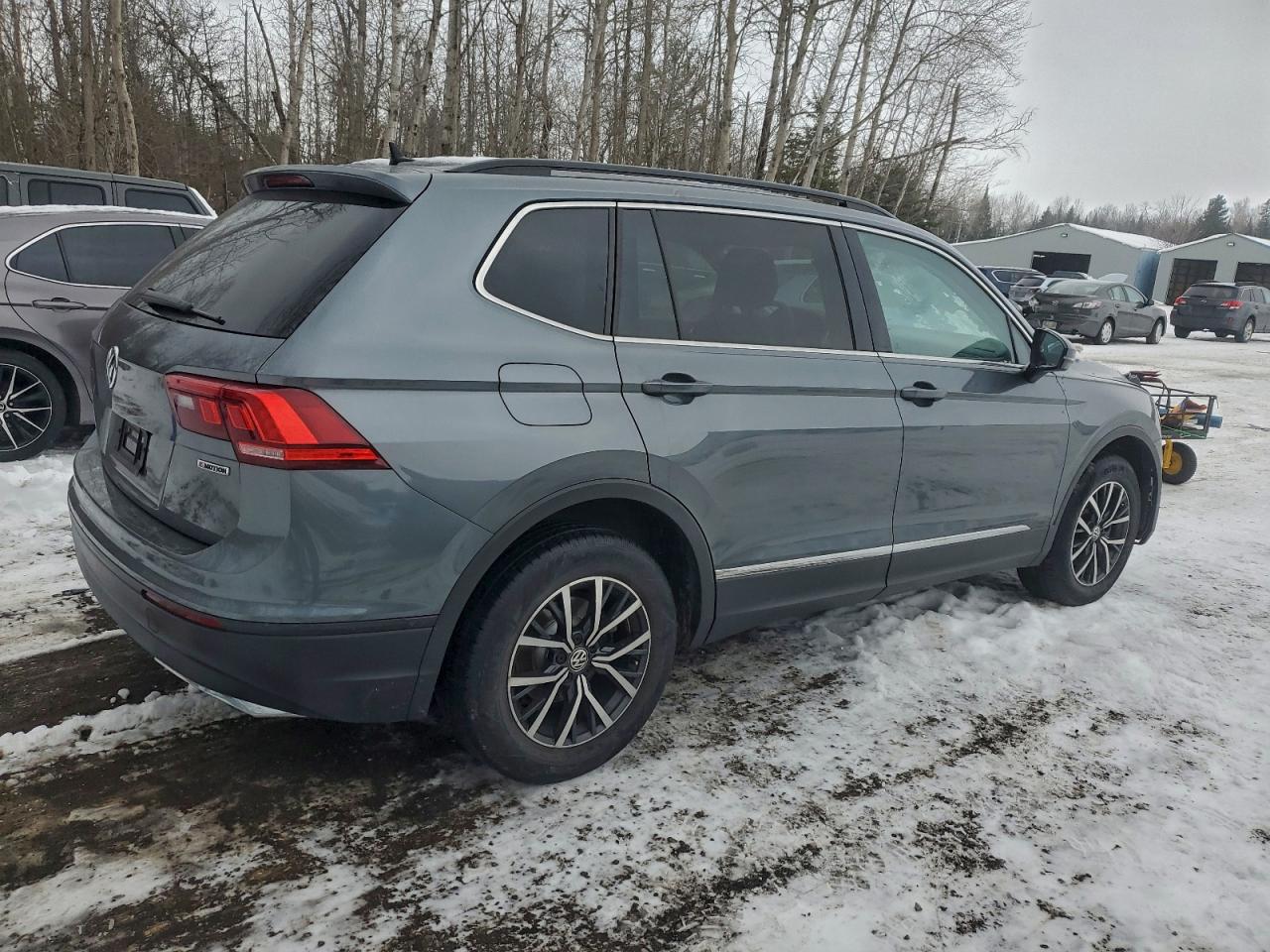 2021 VOLKSWAGEN TIGUAN SE photo 3