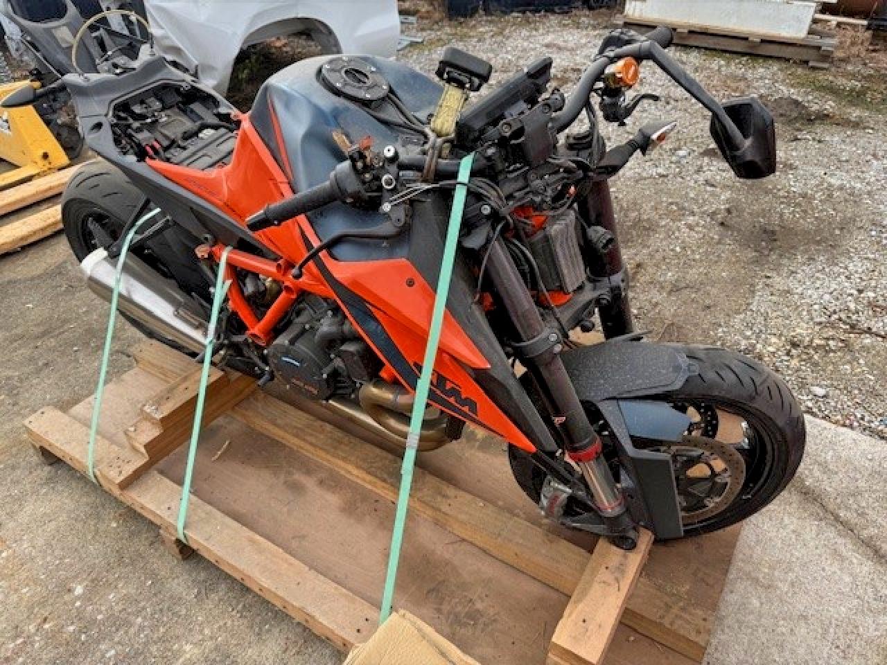 2020 KTM 1290 SUPER DUKE R — FRONT END damage — photo 1