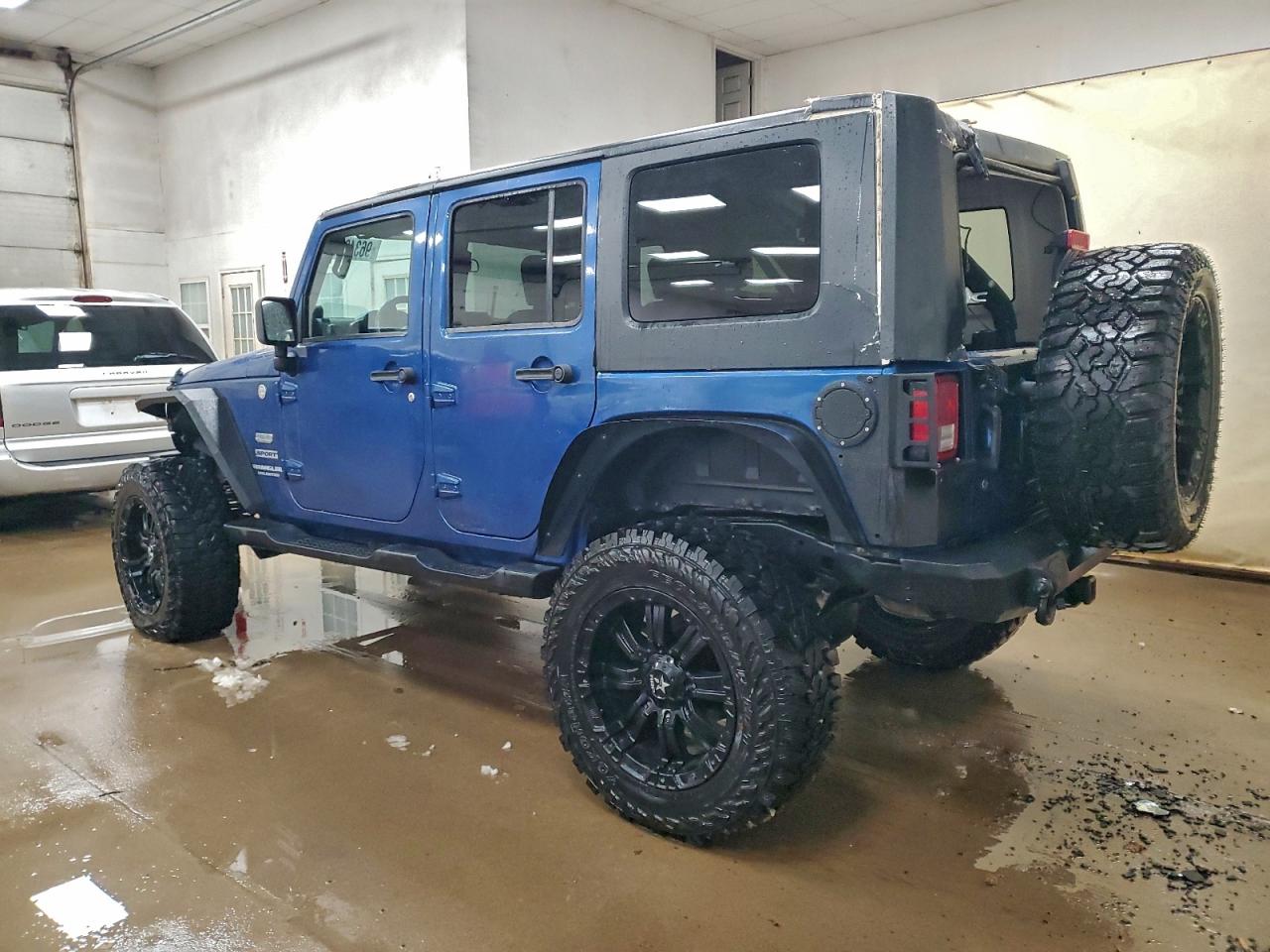 2010 JEEP WRANGLER UNLIMITED SPORT photo 4