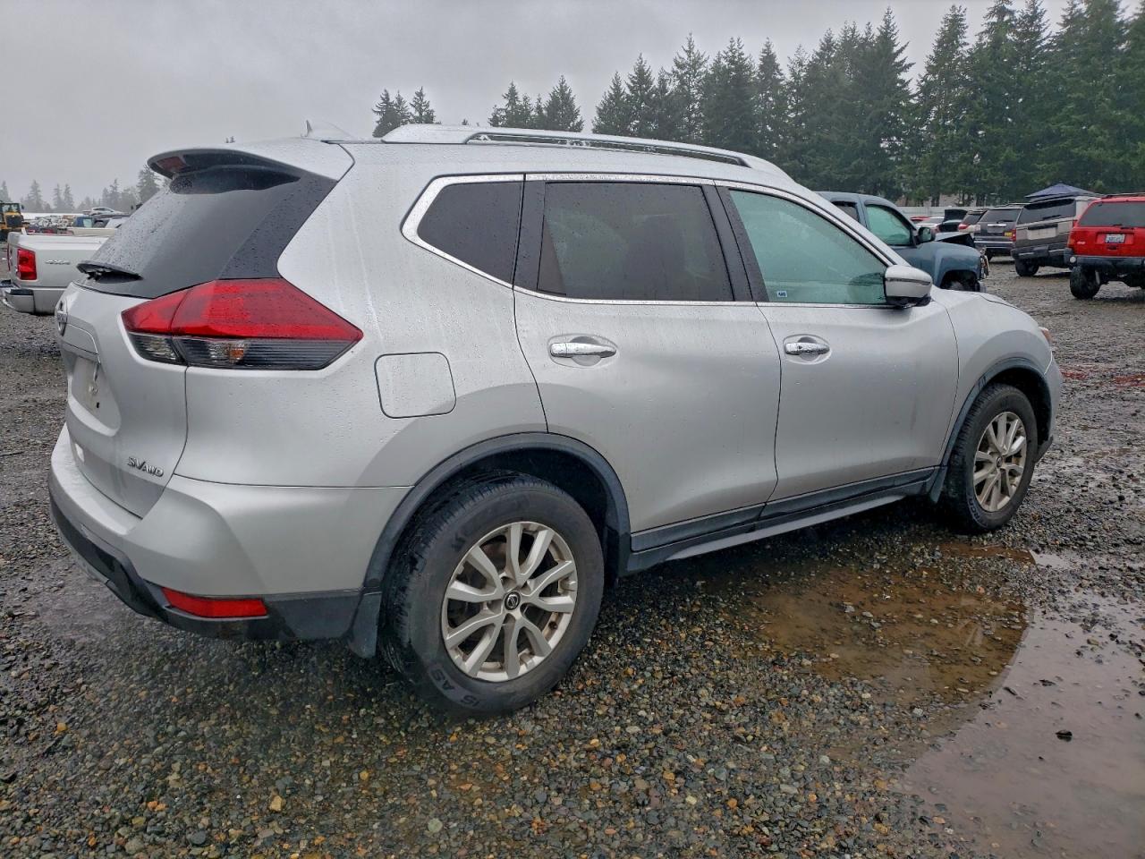 2018 NISSAN ROGUE S photo 5