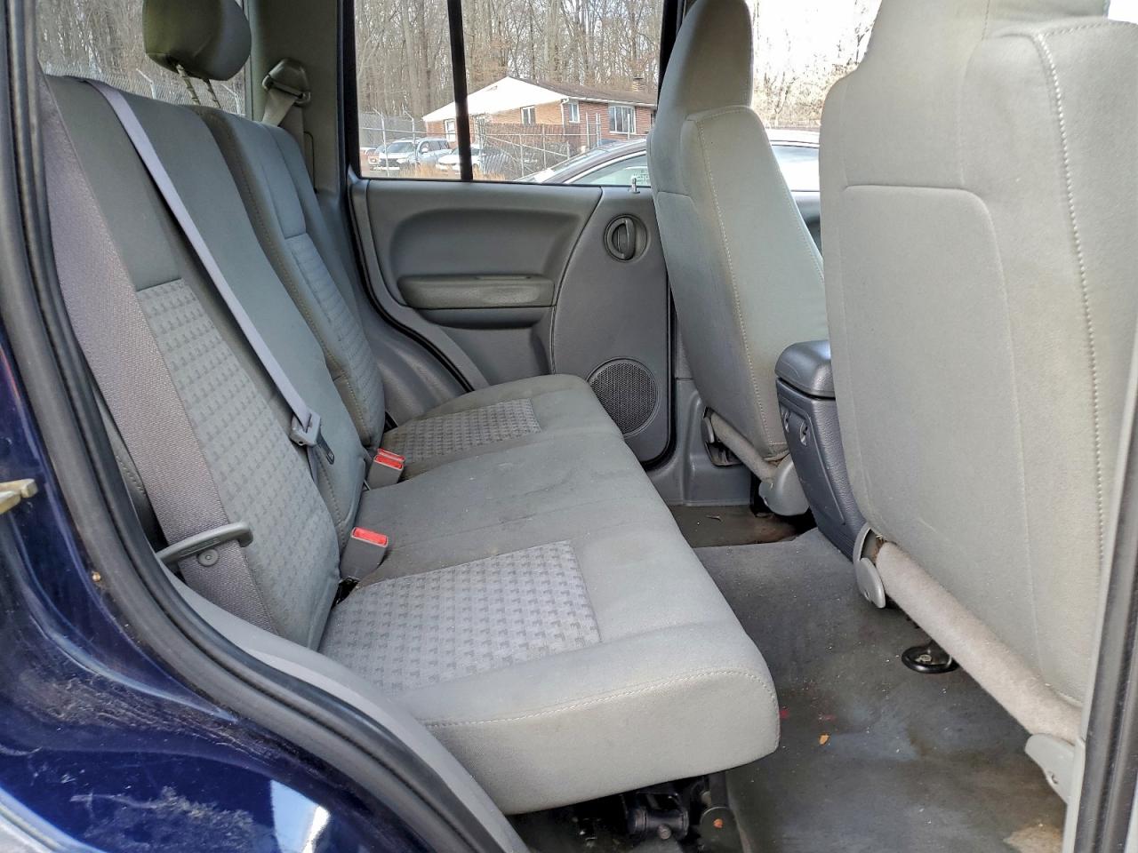2005 JEEP LIBERTY SPORT photo 11