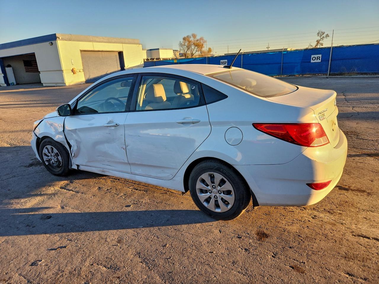 2016 HYUNDAI ACCENT SE photo 2