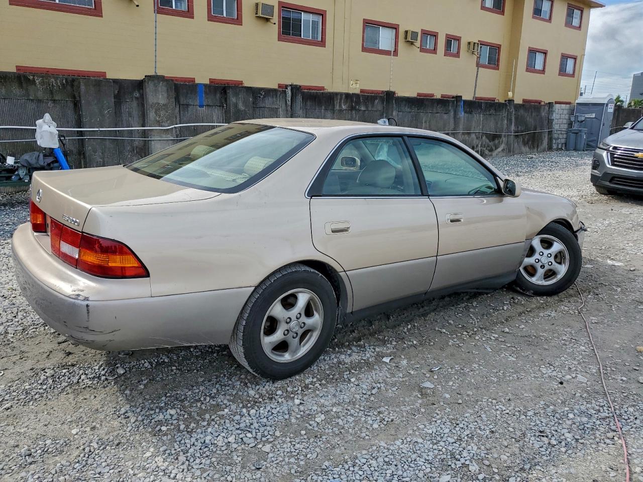 1999 LEXUS ES 300 photo 3