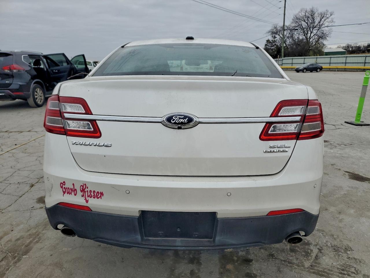 2014 FORD TAURUS SEL photo 11