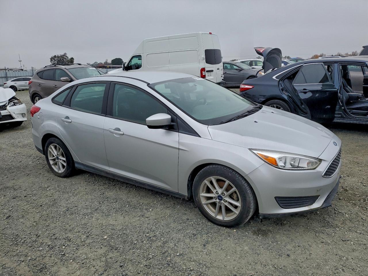 2018 FORD FOCUS SE photo 4