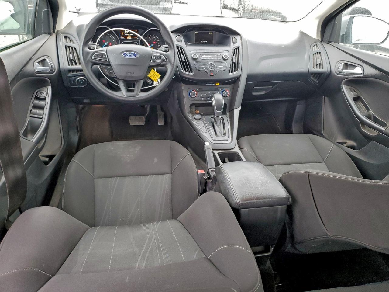 2018 FORD FOCUS SE photo 8