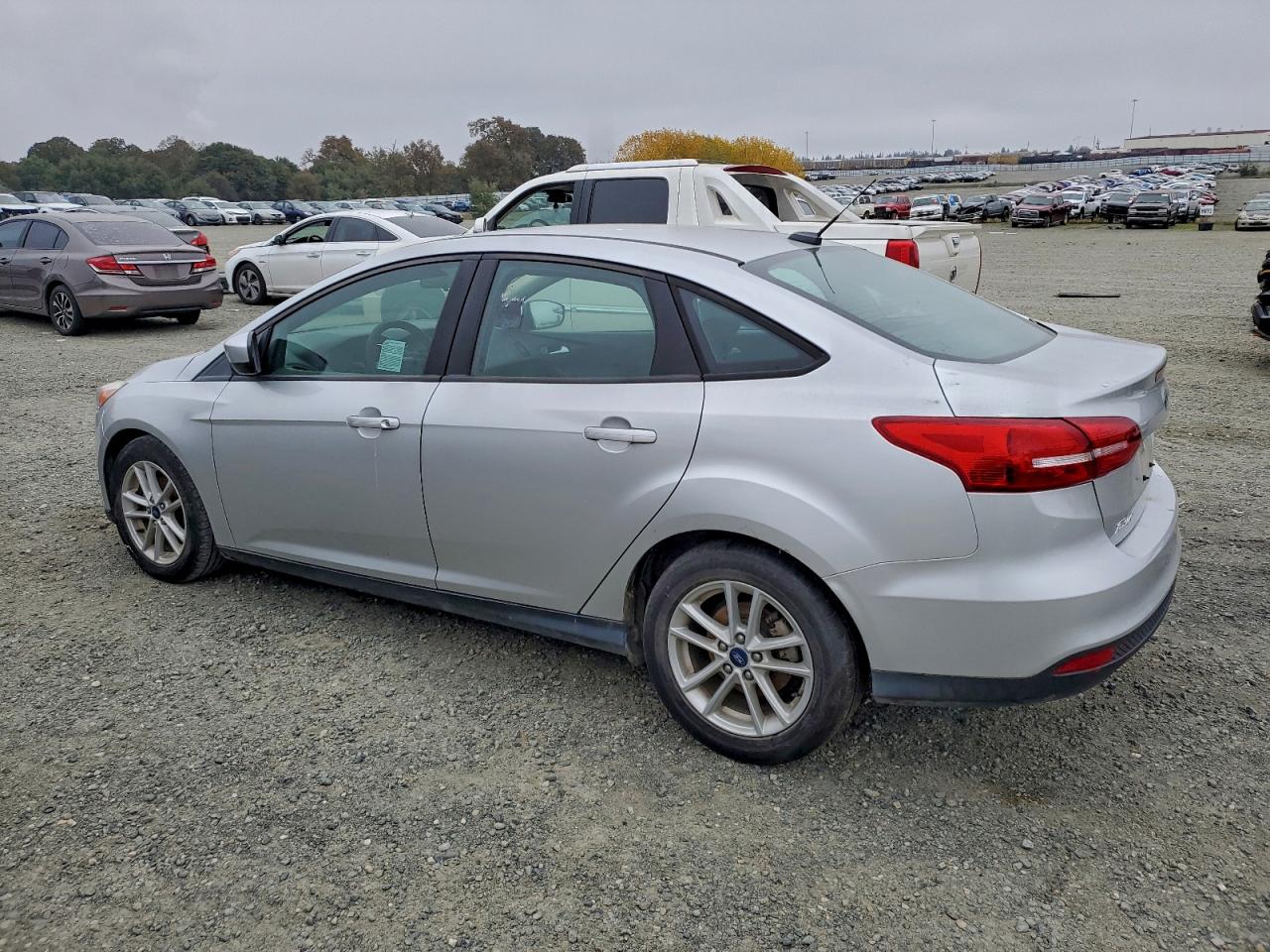 2018 FORD FOCUS SE photo 2
