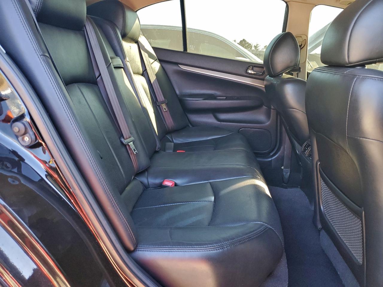 2013 INFINITI G37 photo 10
