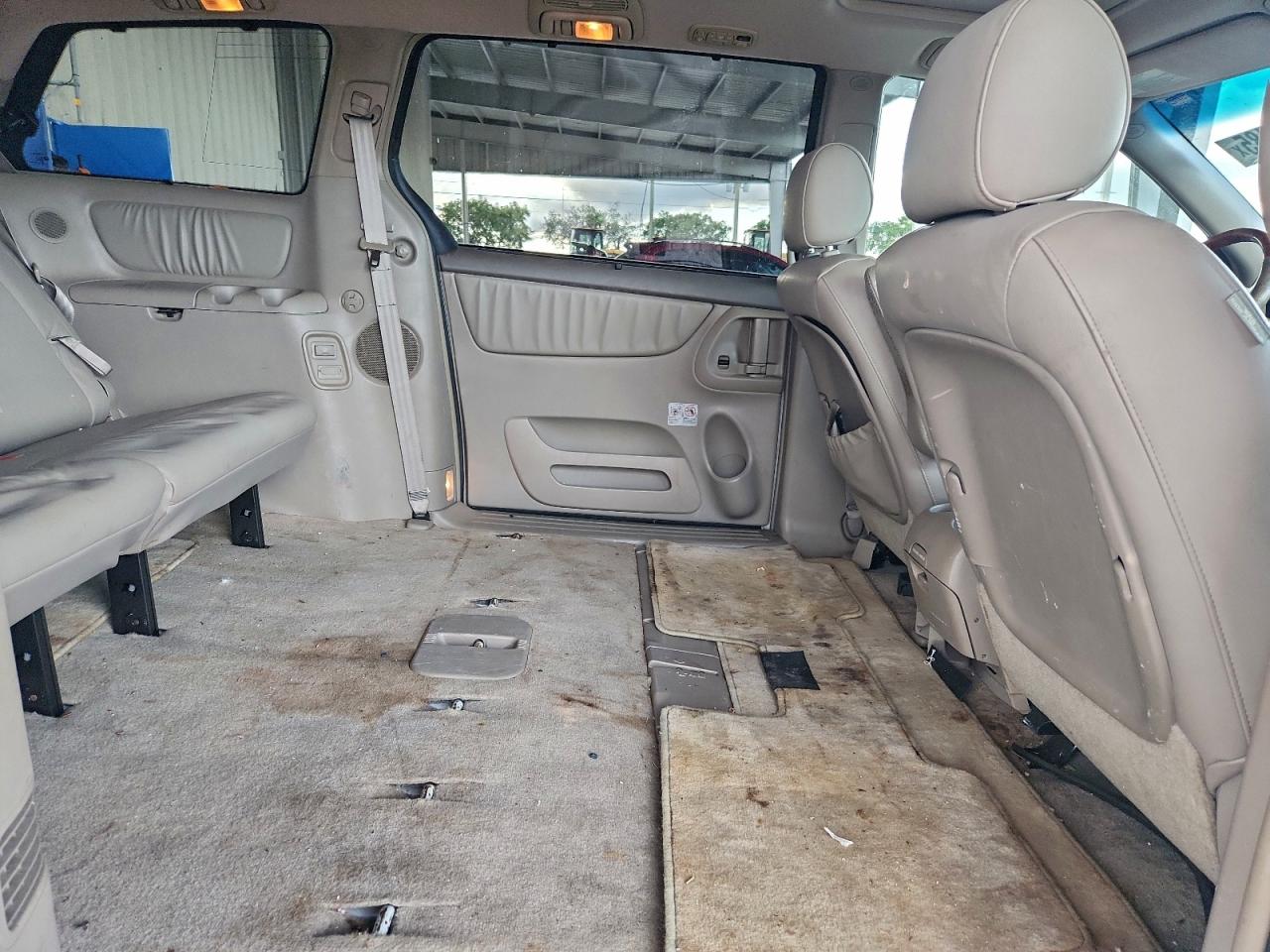 2008 TOYOTA SIENNA XLE photo 11