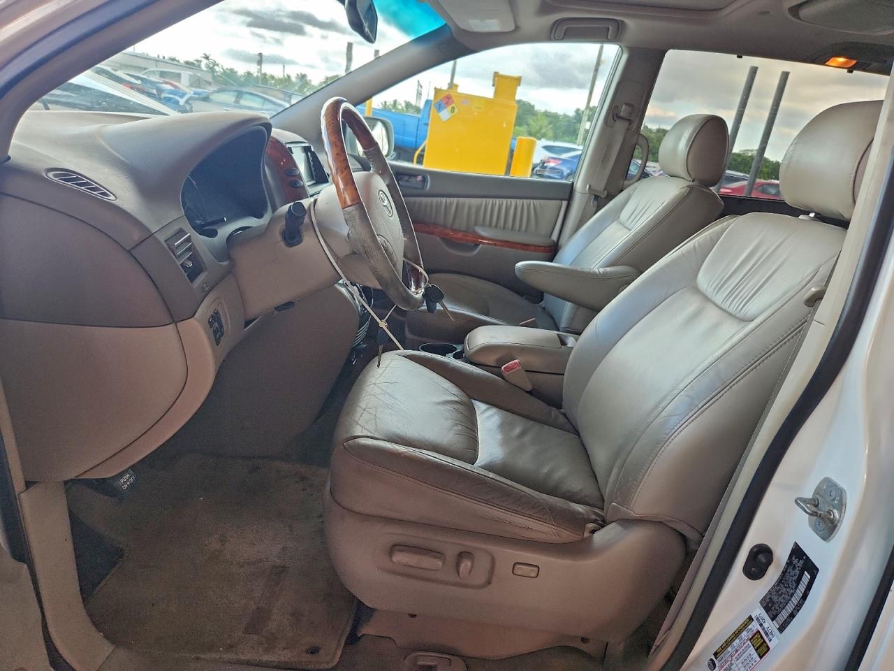 2008 TOYOTA SIENNA XLE photo 7