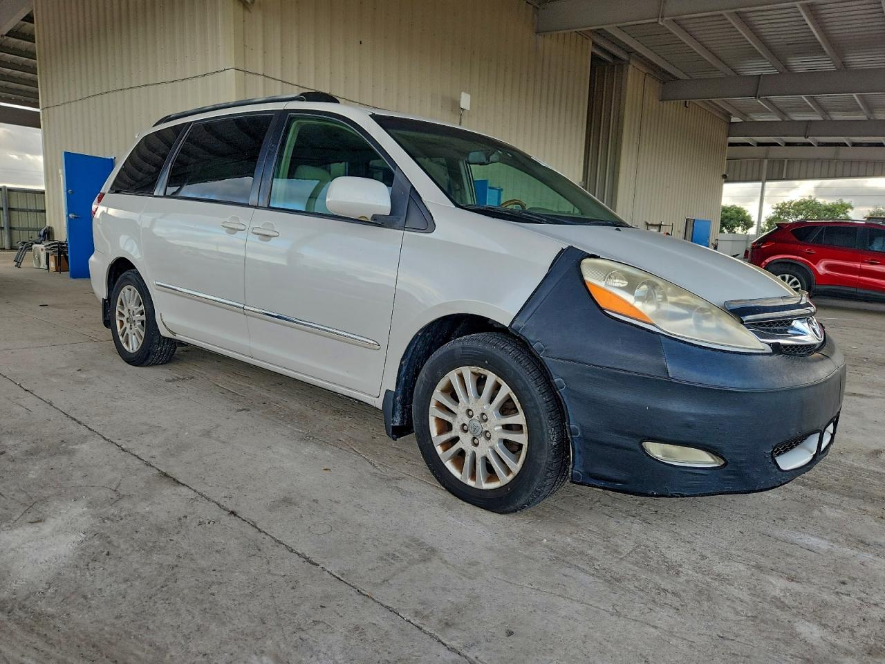 2008 TOYOTA SIENNA XLE photo 4