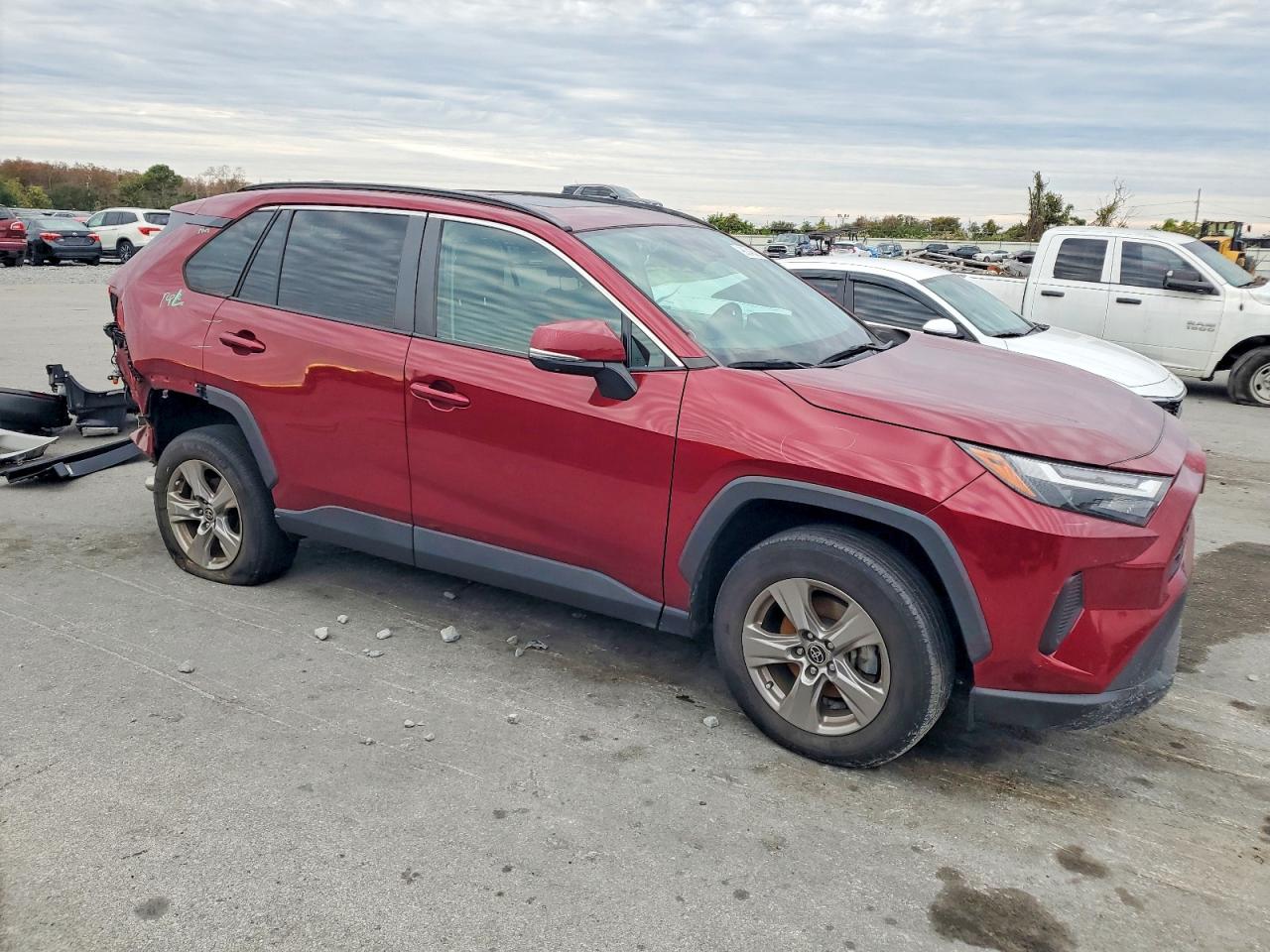 2022 TOYOTA RAV4 XLE photo 4