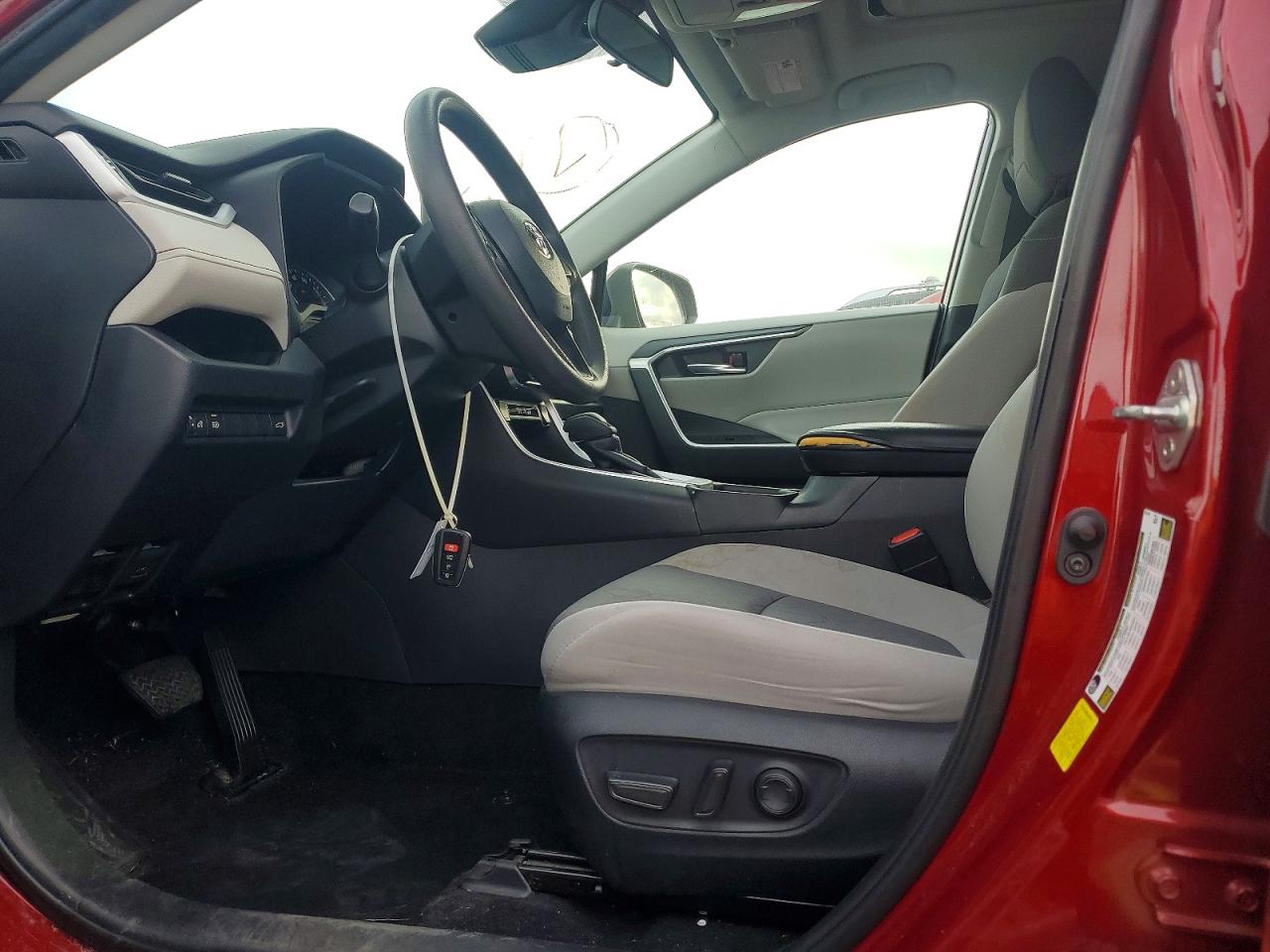 2022 TOYOTA RAV4 XLE photo 7