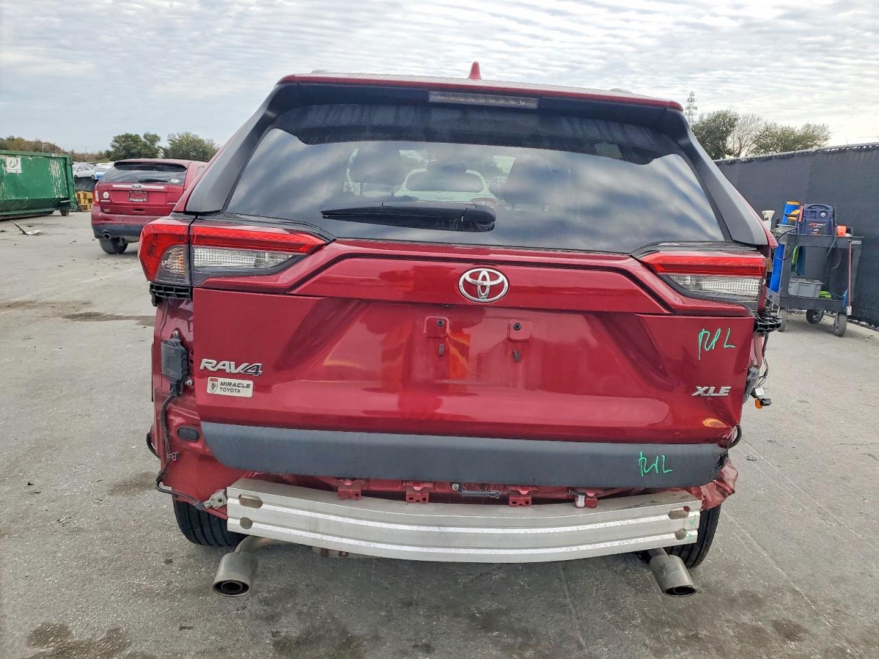 2022 TOYOTA RAV4 XLE photo 6