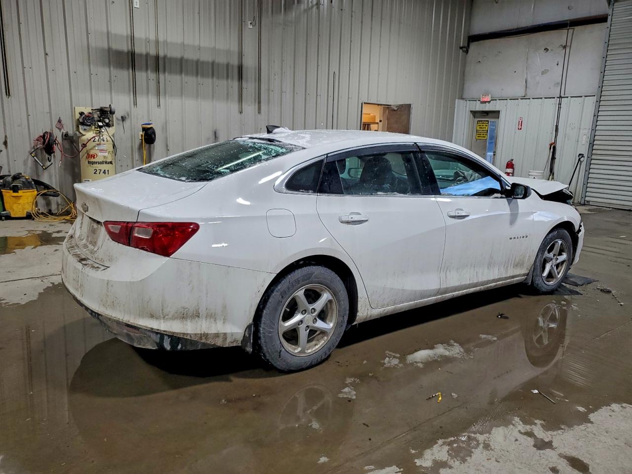 2018 CHEVROLET MALIBU LS photo 3