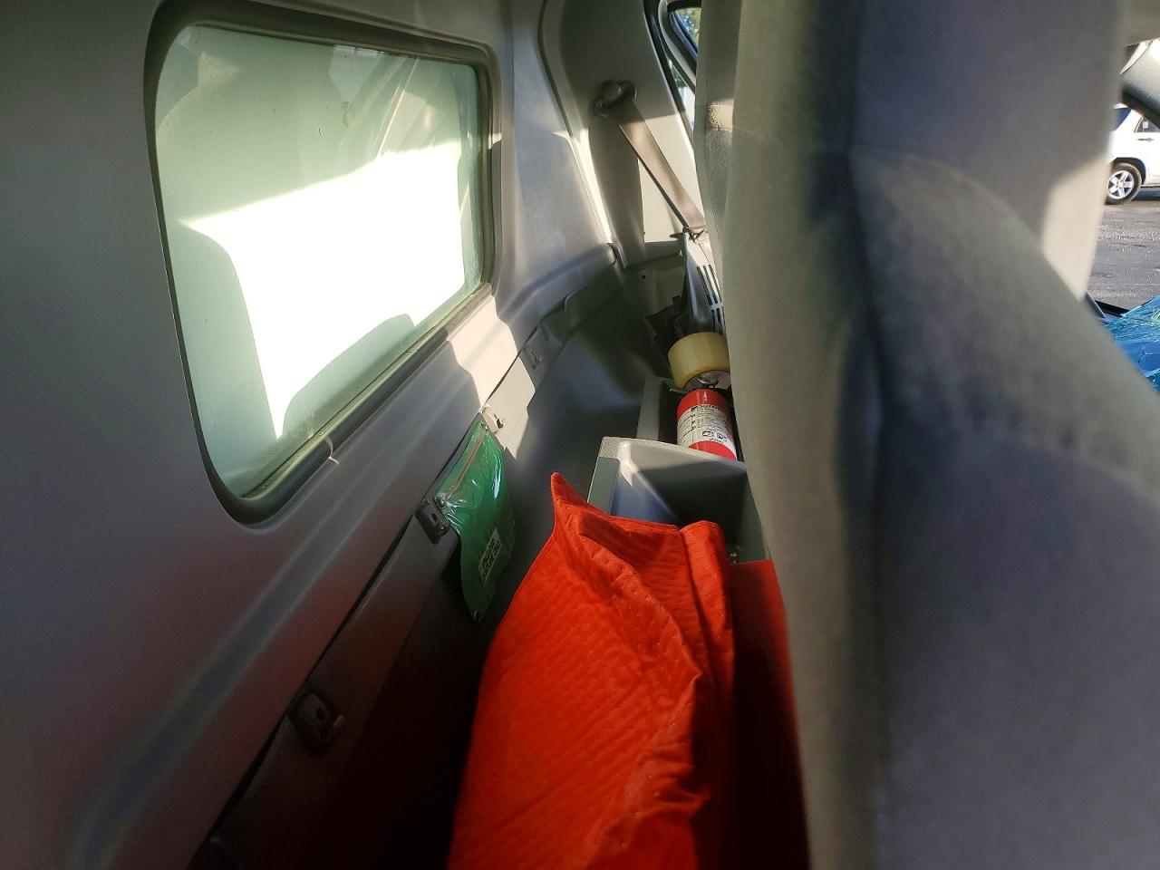 2021 ISUZU NPR BOX TRUCK photo 10