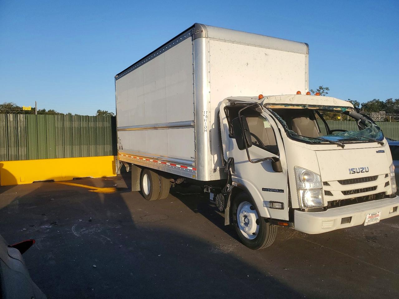 2021 ISUZU NPR BOX TRUCK photo 4