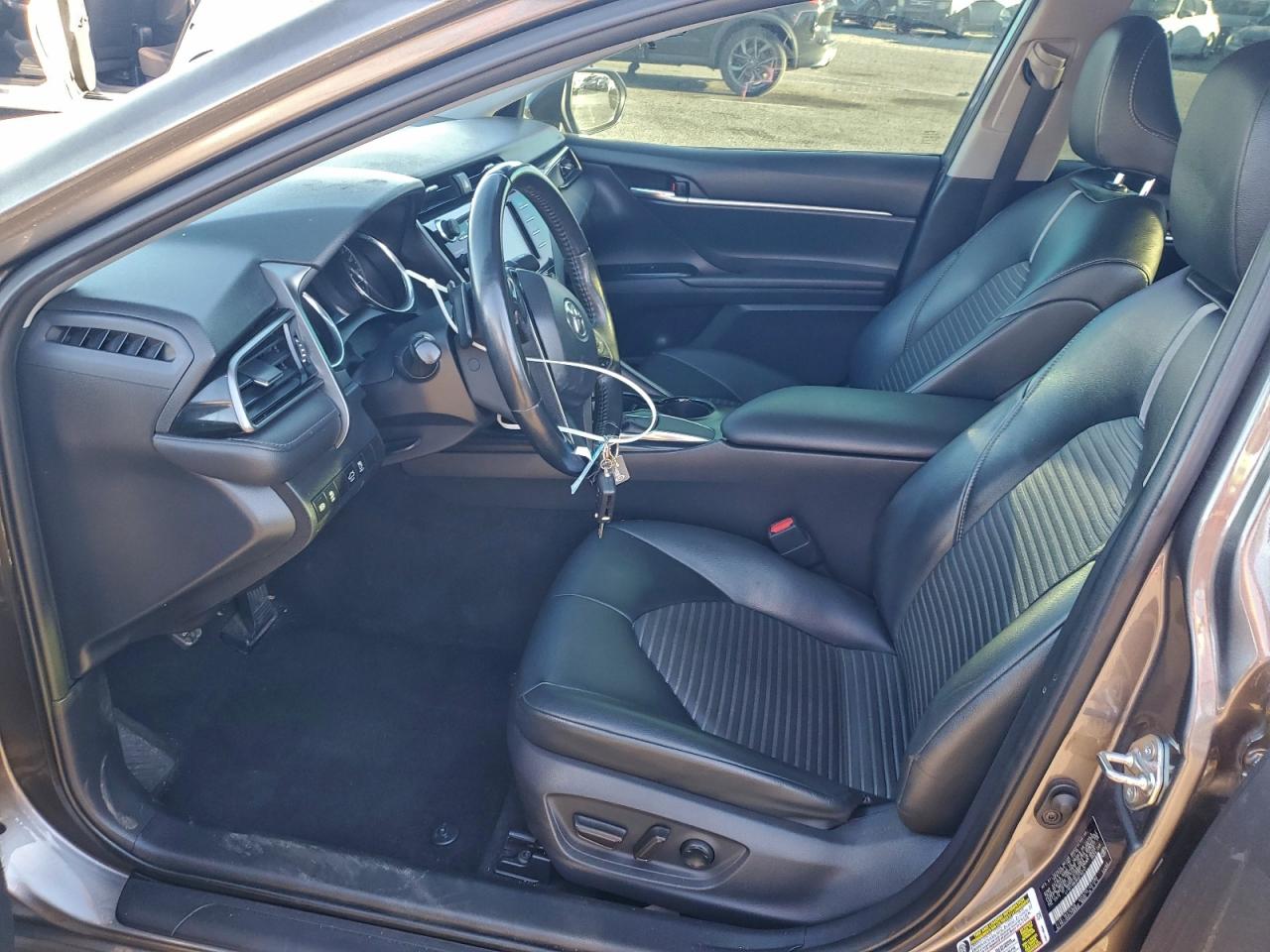 2019 TOYOTA CAMRY L photo 7