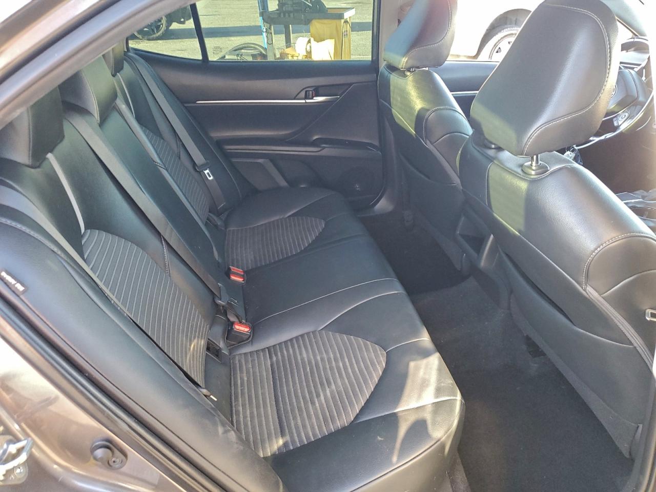 2019 TOYOTA CAMRY L photo 10