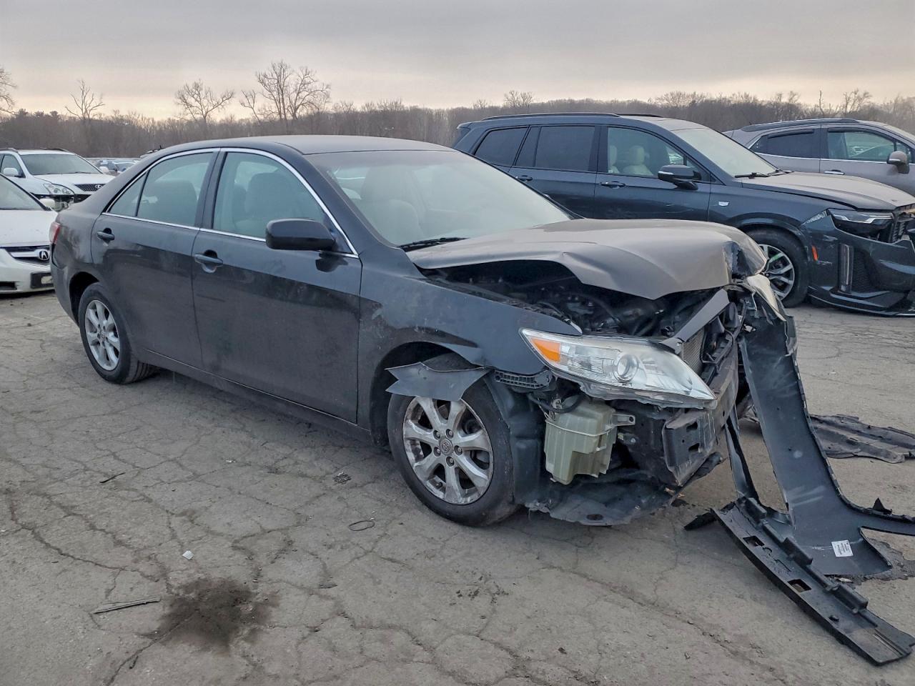 2011 TOYOTA CAMRY LE photo 4