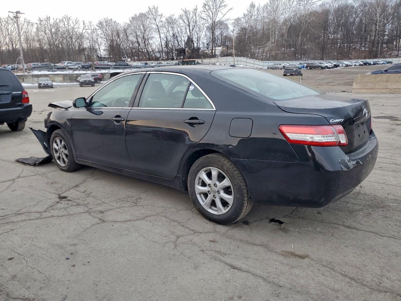 2011 TOYOTA CAMRY LE photo 2