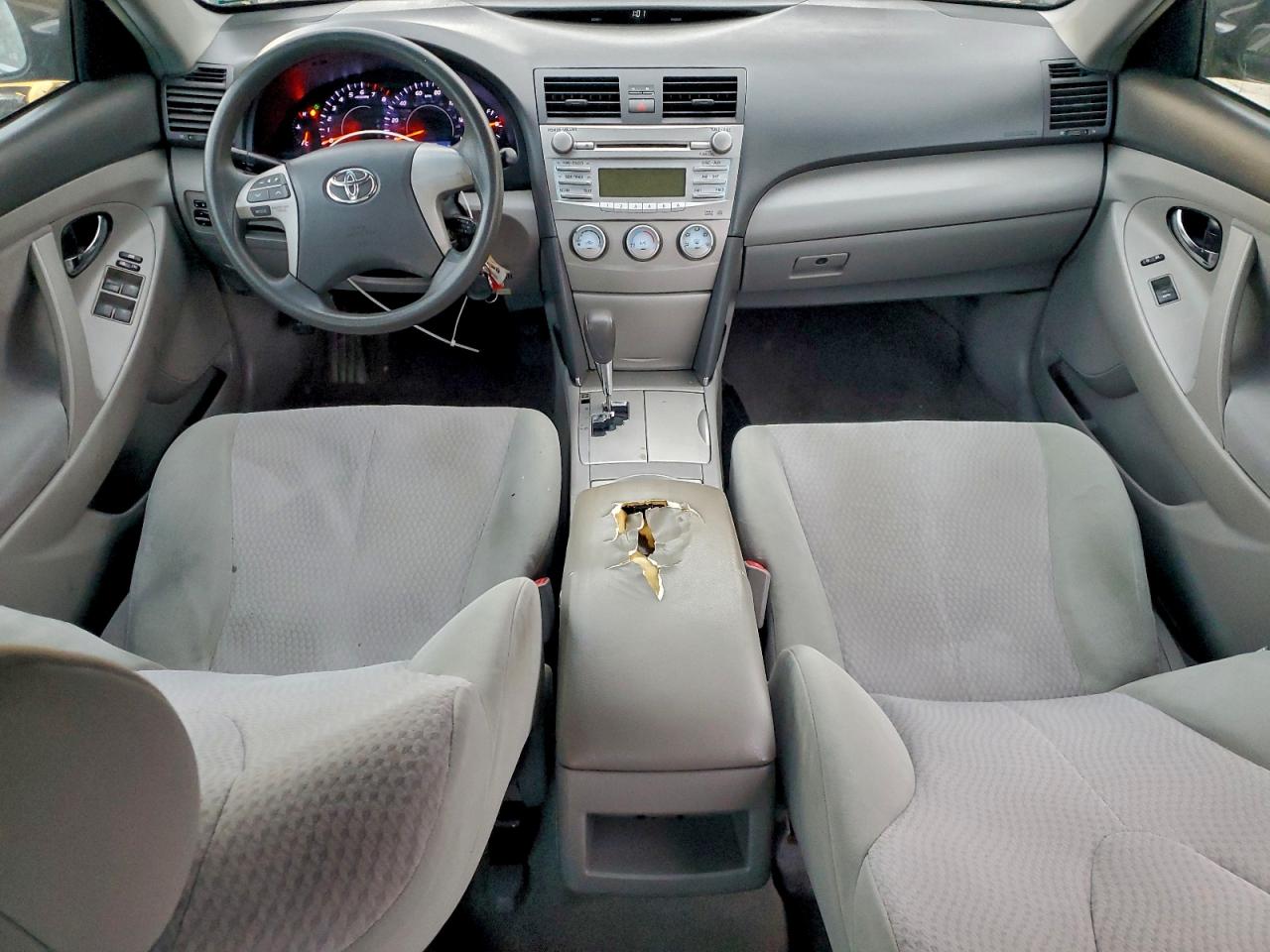 2011 TOYOTA CAMRY LE photo 8