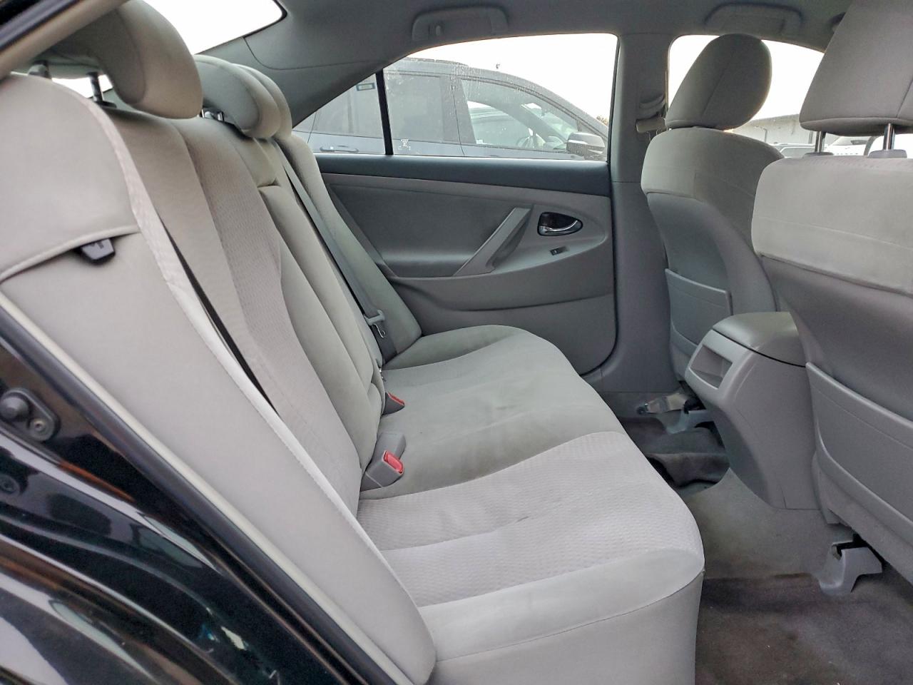 2011 TOYOTA CAMRY LE photo 10