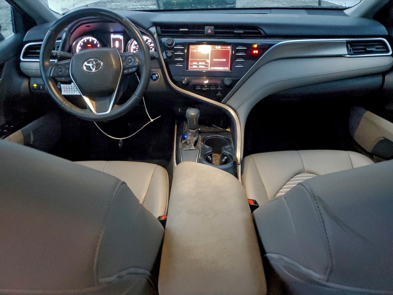 2018 TOYOTA CAMRY L photo 8