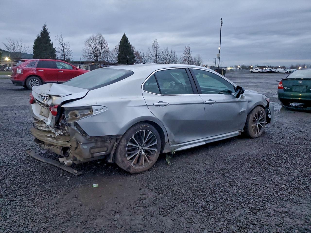 2018 TOYOTA CAMRY L photo 3