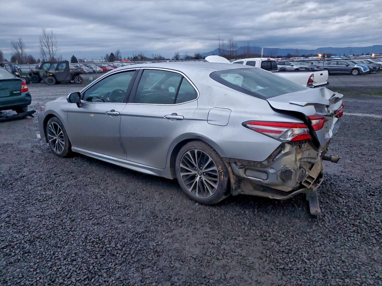 2018 TOYOTA CAMRY L photo 2