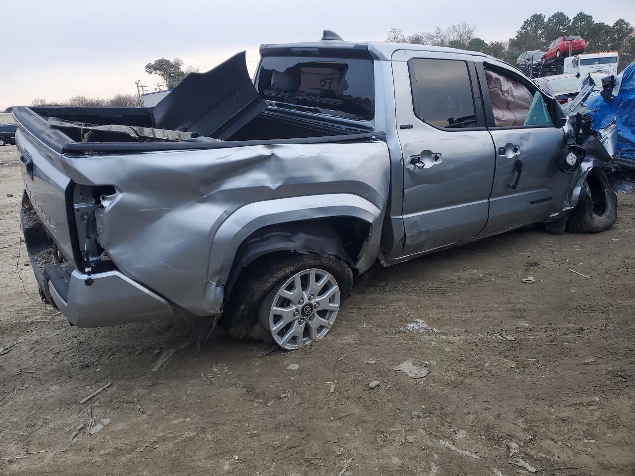 2024 TOYOTA TACOMA DOUBLE CAB photo 3