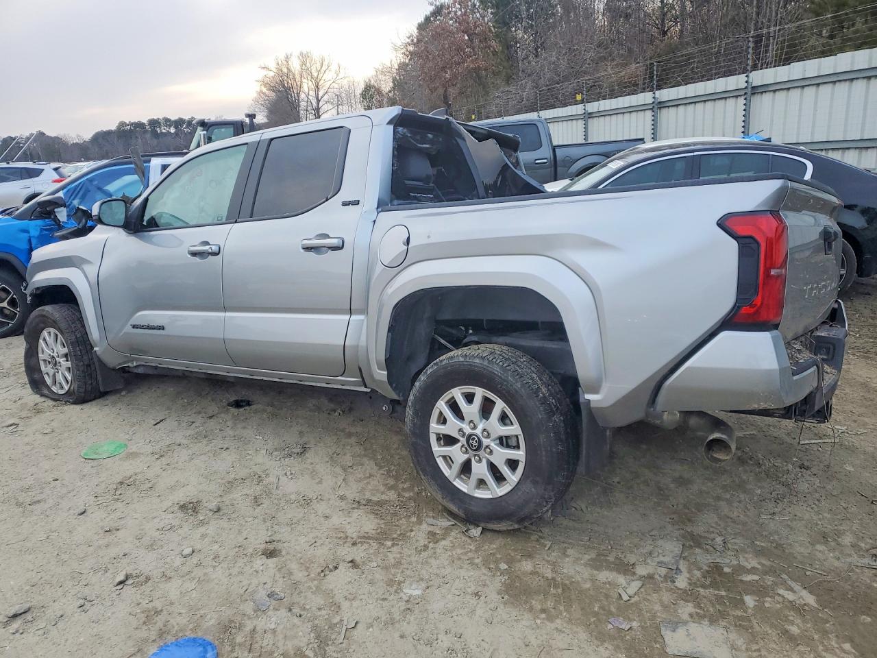 2024 TOYOTA TACOMA DOUBLE CAB photo 2