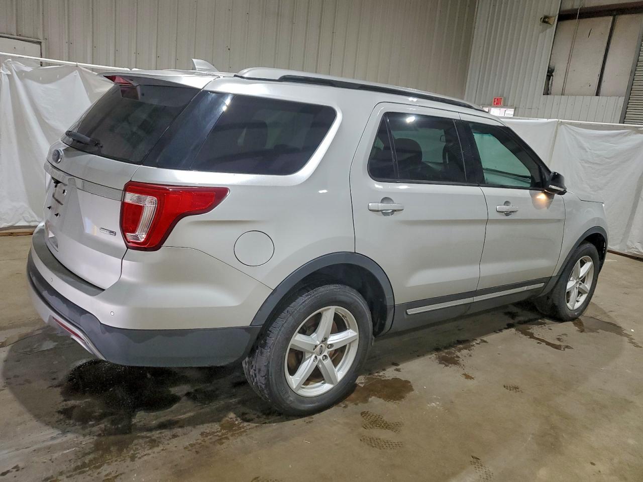 2016 FORD EXPLORER XLT photo 3