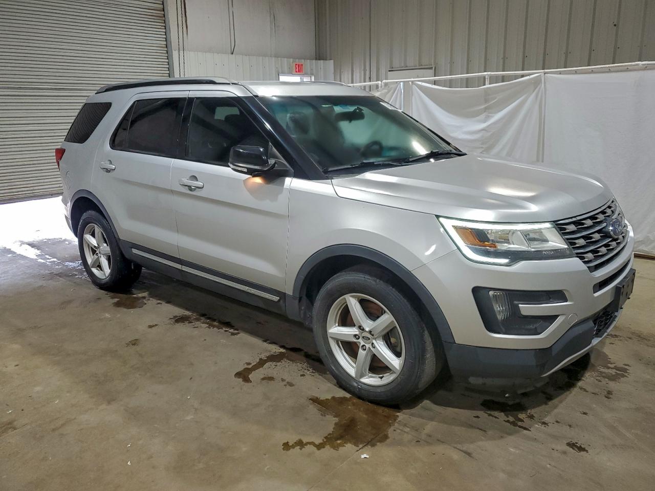 2016 FORD EXPLORER XLT photo 4