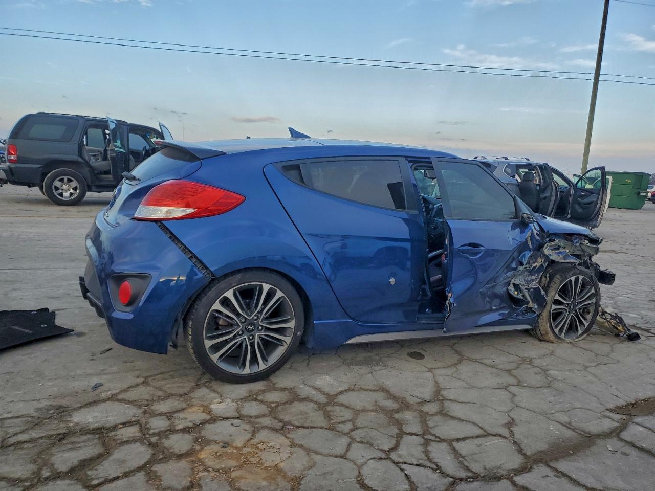2016 HYUNDAI VELOSTER TURBO photo 3