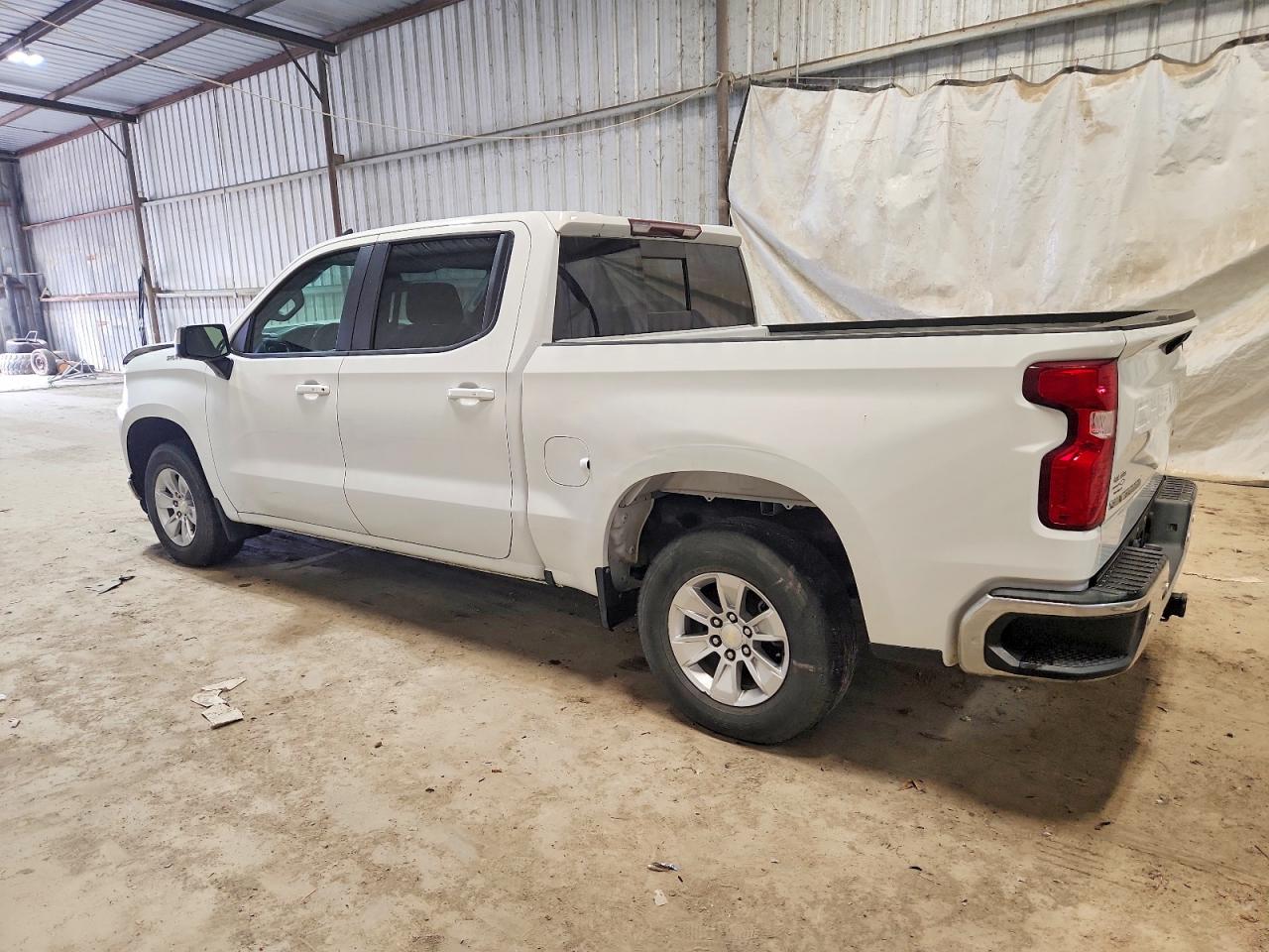 2019 CHEVROLET SILVERADO C1500 LT photo 2