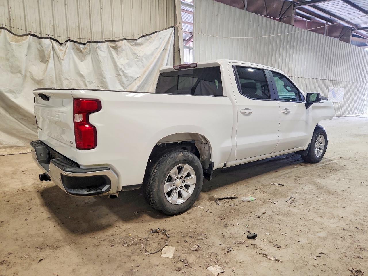 2019 CHEVROLET SILVERADO C1500 LT photo 3