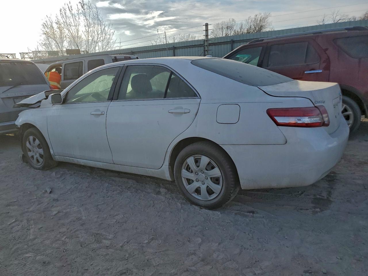 2010 TOYOTA CAMRY BASE photo 3