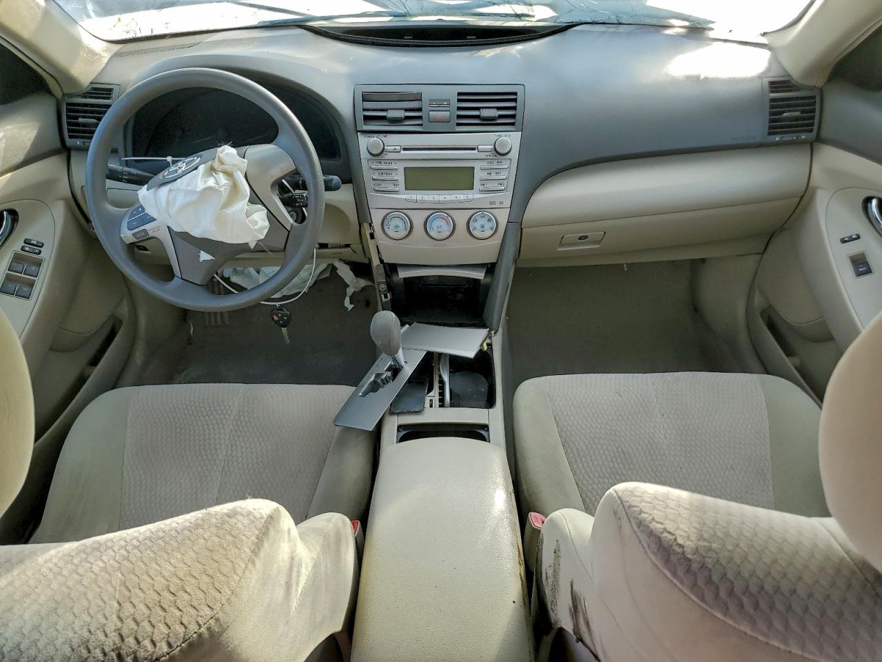 2010 TOYOTA CAMRY BASE photo 15