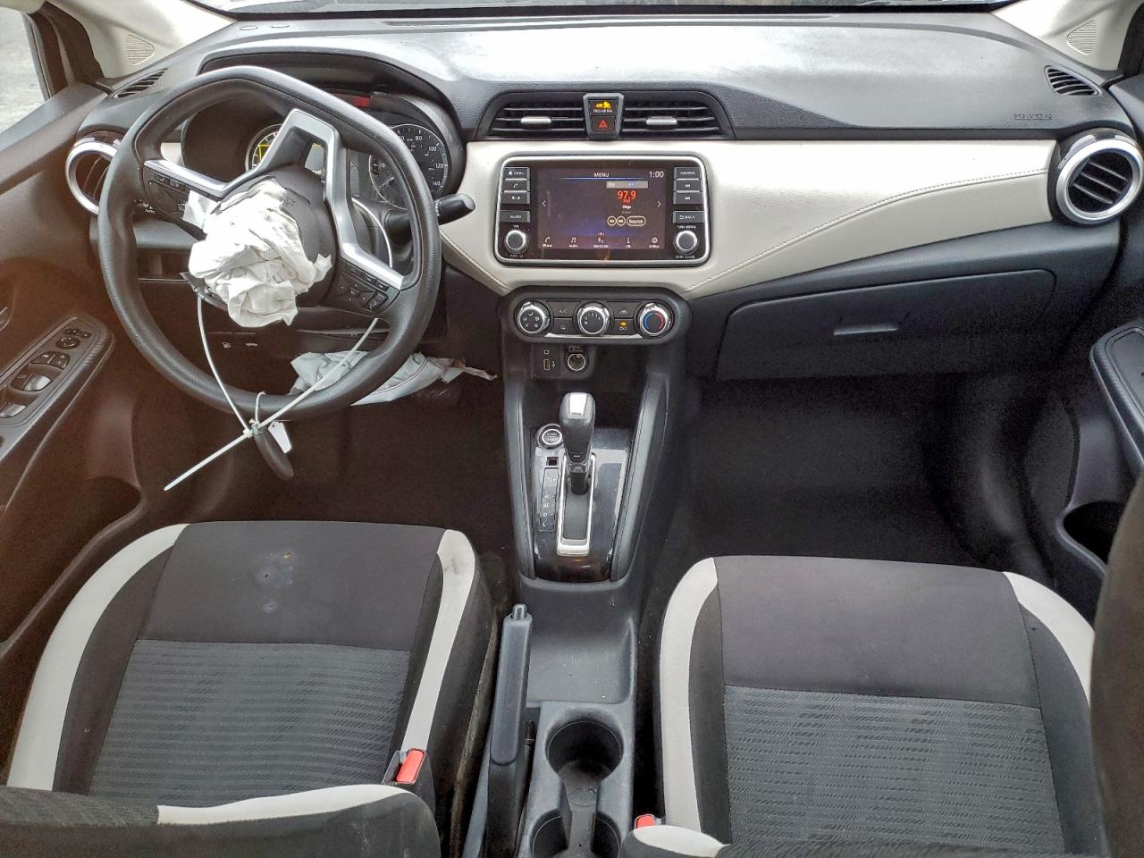 2021 NISSAN VERSA SV photo 22