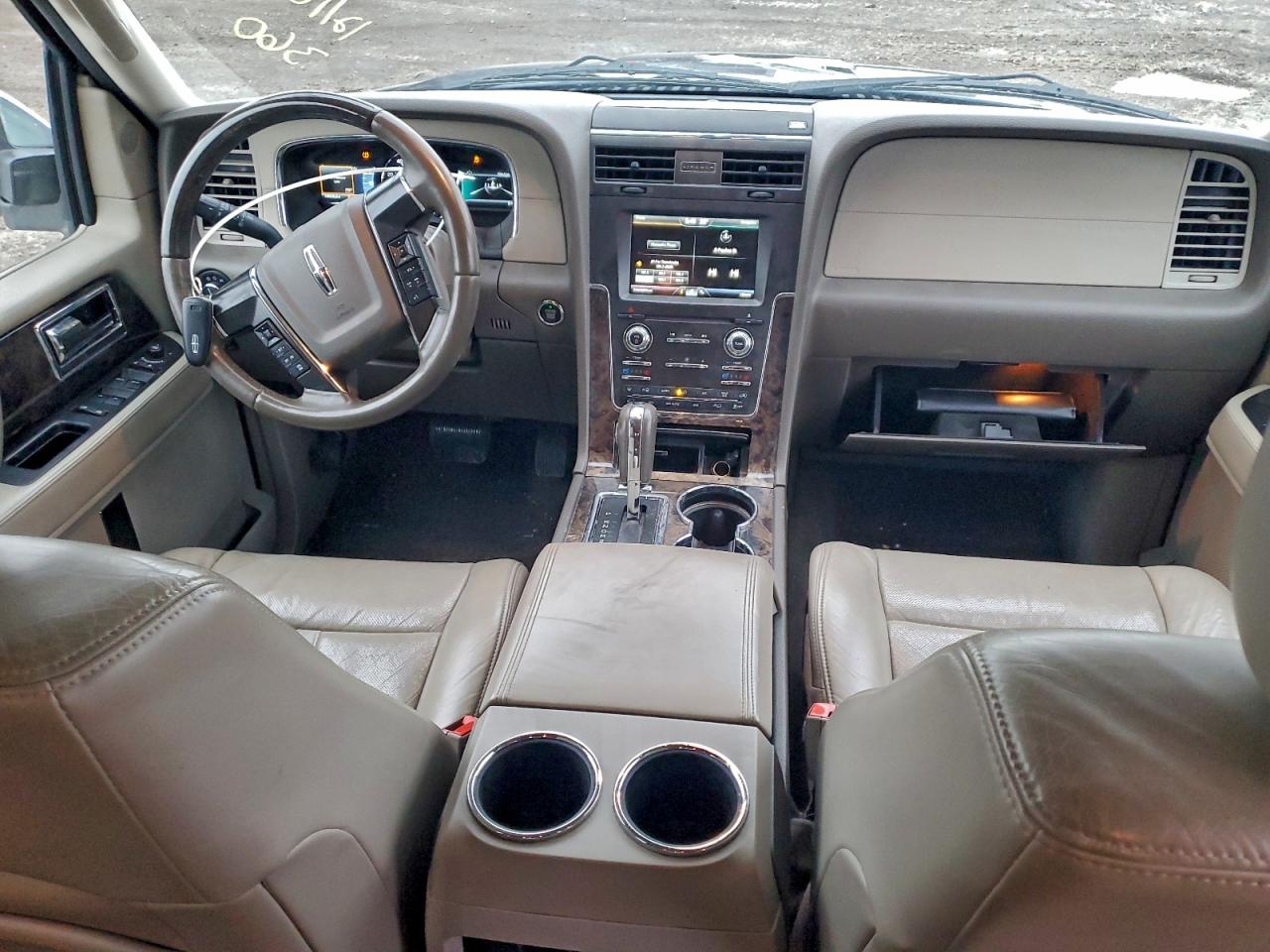 2015 LINCOLN NAVIGATOR photo 15