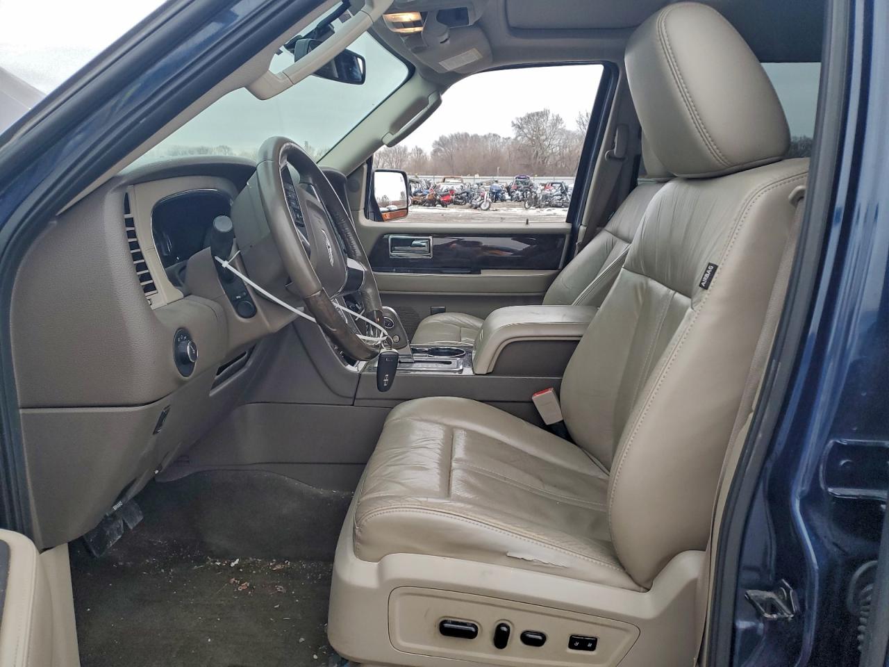 2015 LINCOLN NAVIGATOR photo 13