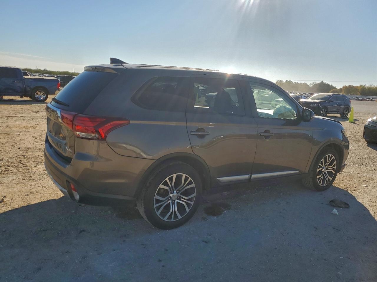 2017 MITSUBISHI OUTLANDER SE photo 3