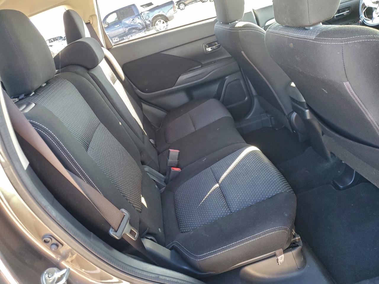 2017 MITSUBISHI OUTLANDER SE photo 11